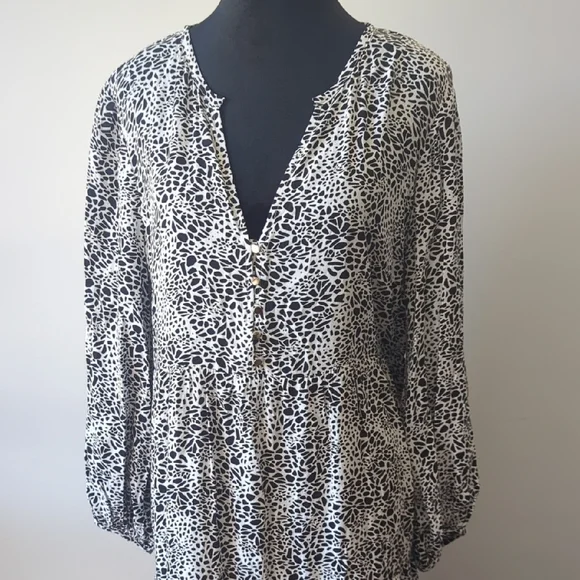 LOFT Monochrome Long Sleeve Dress - Picture 2 of 8